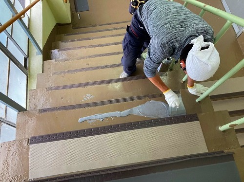 LINE_ALBUM_リバーエレテック　階段修繕_220419_2.jpg